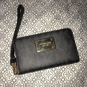 ✨Michael Kors Black Wallet Wristlet - Black✨